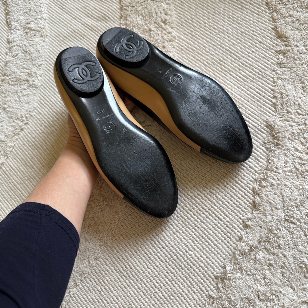 CHANEL Black and Cream Loafers 37.5 6.5 - Picture 9 of 11